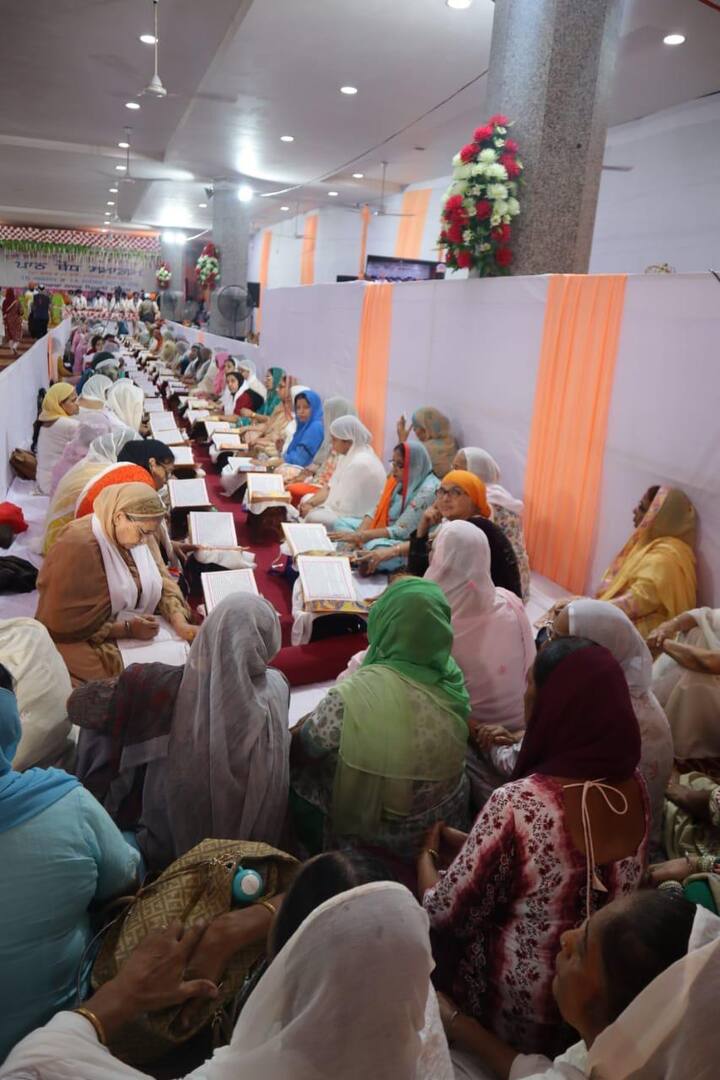 ਇਸ ਦੇ ਤੁੱਲ ਕੁਝ ਨਹੀਂ। ਉਨ੍ਹਾਂ ਕਿਹਾ ਕਿ ਦਮਦਮੀ ਟਕਸਾਲ ਆਪਣੇ ਪ੍ਰਮੁੱਖ ਪ੍ਰਯੋਜਨ ਤਹਿਤ ਗੁਰਬਾਣੀ ਸੰਥਿਆ, ਪ੍ਰਚਾਰ ਤੇ ਪਸਾਰ ਕਰਨ ਵੱਲ ਵਿਸ਼ੇਸ਼ ਧਿਆਨ ਦੇ ਰਹੀ ਹੈ। ਉਨ੍ਹਾਂ ਨੌਜਵਾਨ ਪੀੜ੍ਹੀ 'ਚ ਫੈਲ ਰਹੇ ਨਸ਼ਿਆਂ ਦੇ ਰੁਝਾਨ ਤੇ ਵਿਰਸੇ ਨੂੰ ਲੱਗ ਰਹੇ ਖੋਰੇ ਪ੍ਰਤੀ ਚਿੰਤਾ ਦਾ ਪ੍ਰਗਟਵਾ ਕੀਤਾ।