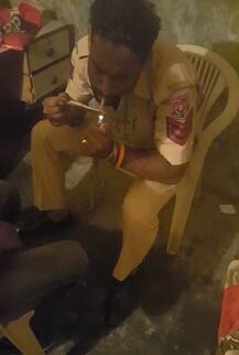 ਨਸ਼ੇੜੀਆਂ \'ਤੇ ਨਕੇਲ ਕੱਸਣ ਵਾਲੀ ਪੁਲਿਸ ਖ਼ੁਦ ਲਾ ਰਹੀ \'ਸੂਟੇ\', ਵੀਡੀਓ ਵਾਇਰਲ