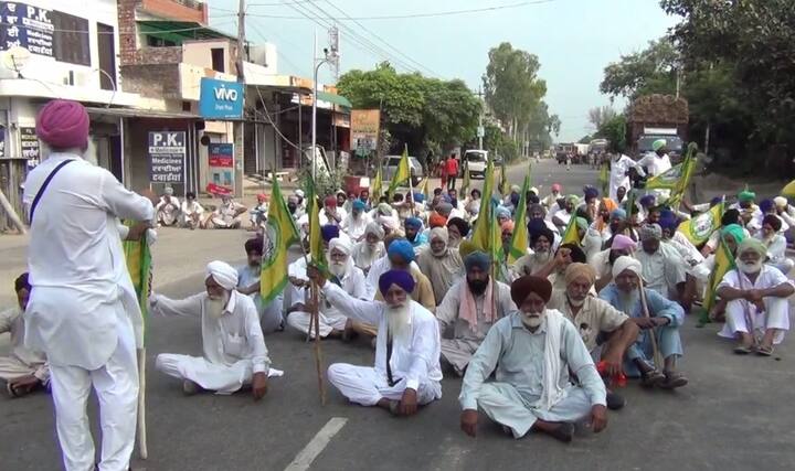 ਉਨ੍ਹਾਂ ਮੁਹਾਲੀ ਦੇ ਦੁਸ਼ਹਿਰਾ ਮੈਦਾਨ ਵਿੱਚ ਇਕੱਠੇ ਹੋ ਕੇ ਸਰਕਾਰ ਦੇ ਫੈਸਲੇ ਖ਼ਿਲਾਫ਼ ਆਪਣਾ ਪੱਖ ਰੱਖਣਾ ਸੀ ਪਰ ਪੁਲਿਸ ਪ੍ਰਸ਼ਾਸਨ ਨੇ ਉਨ੍ਹਾਂ ਨੂੰ ਰਾਹ ਵਿੱਚ ਹੀ ਰੋਕ ਲਿਆ।