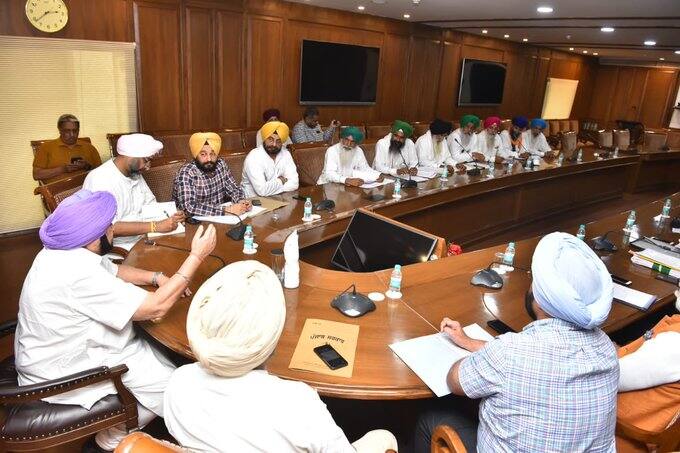 ਖ਼ੁਸ਼ਖ਼ਬਰੀ! ਪੰਜਾਬ ਸਰਕਾਰ ਜਲਦ ਭਰੇਗੀ 19,000 ਅਸਾਮੀਆਂ, ਕੈਬਨਿਟ ਮੀਟਿੰਗ 'ਚ ਐਲਾਨ Capt Amarinder orders immediate steps to fill up 19000 vacancies ਖ਼ੁਸ਼ਖ਼ਬਰੀ! ਪੰਜਾਬ ਸਰਕਾਰ ਜਲਦ ਭਰੇਗੀ 19,000 ਅਸਾਮੀਆਂ, ਕੈਬਨਿਟ ਮੀਟਿੰਗ 'ਚ ਐਲਾਨ