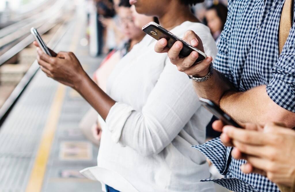 Mobile users will get a big shock in the new year! Calling and data may require more money Calling and Data Price Hike: ਮੋਬਾਈਲ ਉਪਭੋਗਤਾਵਾਂ ਨੂੰ ਨਵੇਂ ਸਾਲ 'ਚ ਲੱਗੇਗਾ ਵੱਡਾ ਝਟਕਾ! ਕਾਲਿੰਗ ਤੇ ਡੇਟਾ ਮਹਿੰਗੇ