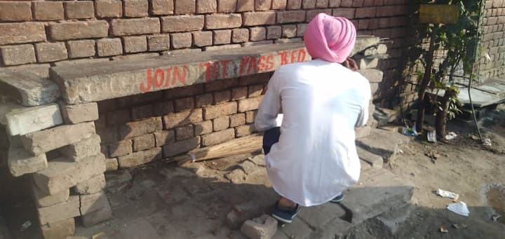 ਉਨ੍ਹਾਂ ਕਿਹਾ ਕਿ ਜੇ ਪੰਜਾਬ ਕੈਬਨਿਟ ਦਾ ਫੈਸਲਾ ਹਕੀਕੀ ਹੈ ਤਾਂ ਐਲਾਨੀਆਂ ਪੋਸਟਾਂ ਬਾਰੇ ਸਿੱਖਿਆ ਮੰਤਰੀ ਵਿਜੈਇੰਦਰ ਸਿੰਗਲਾ ਧਰਨੇ 'ਚ ਆ ਕੇ ਐਲਾਨ ਕਿਓਂ ਨਹੀਂ ਕਰਦੇ? 