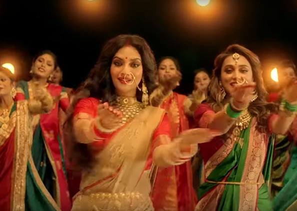 MPs Nusrat Jahan And Mimi Chakraborty's Dance Tribute To Maa Durga Is Viral ਖੂਬਸੂਰਤ ਭਾਰਤੀ ਸੰਸਦ ਮੈਂਬਰਾਂ ਦਾ ਧਮਾਕੇਦਾਰ ਡਾਂਸ, ਵੀਡੀਓ ਵਾਇਰਲ