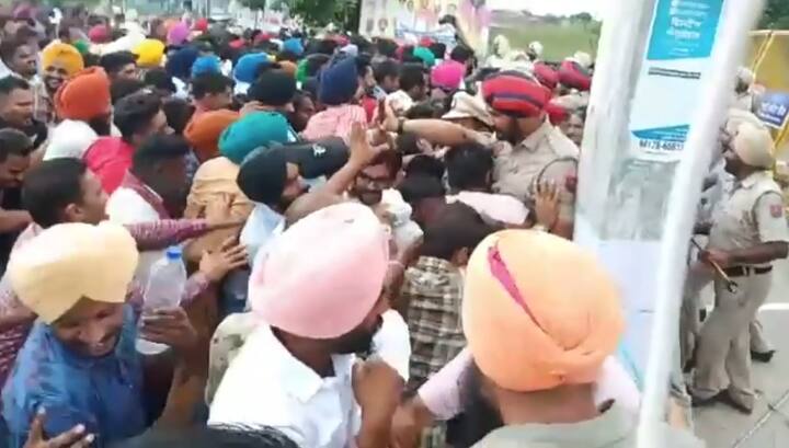 ਅਧਿਆਪਕਾਂ ਨੇ ਦੱਸਿਆ ਕਿ ਉਹ ਪਿਛਲੇ ਮਹੀਨੇ ਤੋਂ ਸਿੱਖਿਆ ਮੰਤਰੀ ਦੇ ਸ਼ਹਿਰ ਸੰਗਰੂਰ ਵਿੱਚ ਪ੍ਰਦਰਸ਼ਨ ਕਰ ਰਹੇ ਹਨ। ਉਨ੍ਹਾਂ ਕਿਹਾ ਕਿ ਉਹ ਭਾਵੇਂ ਇੱਥੇ ਮਰ ਜਾਣਗੇ ਪਰ ਨੌਕਰੀ ਦਾ ਜੌਇੰਨਿੰਗ ਲੈਟਰ ਨਾਲ ਹੀ ਲੈ ਕੇ ਜਾਣਗੇ।