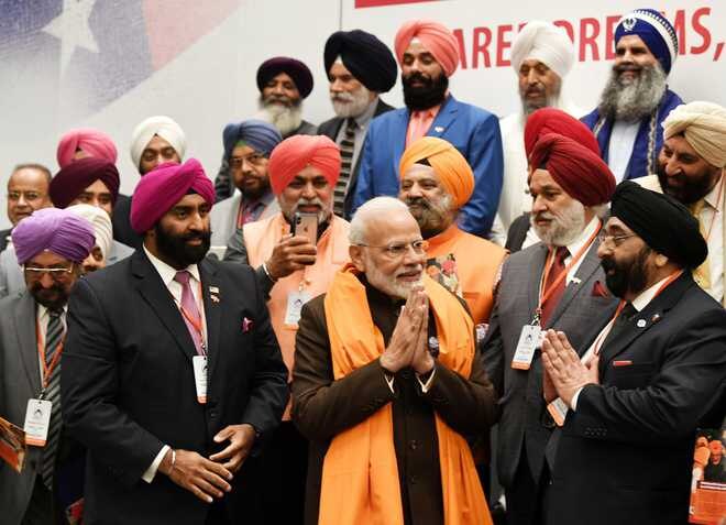 Sikh delegation meets Modi thanks him for removing names from blacklist ਅਮਰੀਕਾ 'ਚ ਮੋਦੀ ਨੂੰ ਮਿਲਿਆ ਸਿੱਖਾਂ ਦਾ ਵਫ਼ਦ