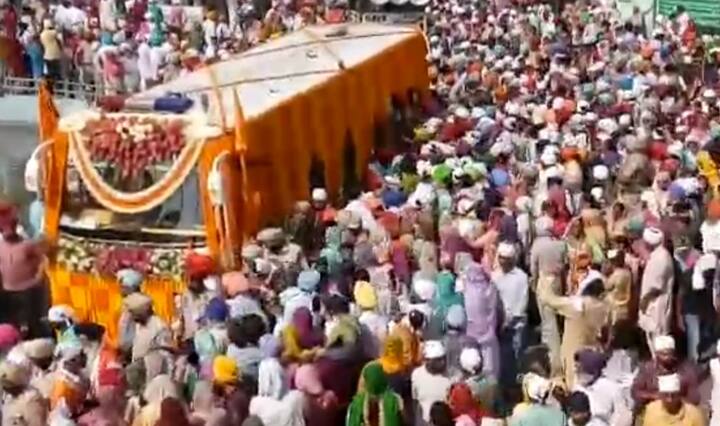 ਇਸ ਨਗਰ ਕੀਰਤਨ ‘ਚ ਹਜ਼ਾਰਾਂ ਦੀ ਗਿਣਤੀ ‘ਚ ਸ਼ਰਧਾਲੂਆਂ ਨੇ ਹਿੱਸਾ ਲਿਆ।