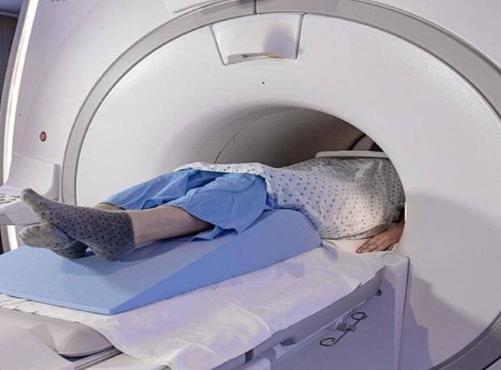 Patient breaks out of MRI machine after hospital staff forgets him inside ਬਜ਼ੁਰਗ ਨੂੰ ਐਮਆਰਆਈ ਮਸ਼ੀਨ ‘ਚ ਪਾ ਕੇ ਭੁੱਲੇ ਹਸਪਤਾਲ ਵਾਲੇ, ਖੁਦ ਬੈਲਟ ਤੋੜ ਕੇ ਬਚਾਈ ਜਾਨ