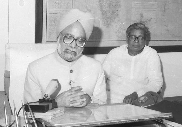 ਭਾਰਤ ਦੇ 14ਵੇਂ ਪ੍ਰਧਾਨ ਮੰਤਰੀ ਮਨਮੋਹਨ ਸਿੰਘ ਦਾ ਅੱਜ ਜਨਮ ਦਿਨ ਹੈ। ਅੱਜ ਹੀ ਦੇ ਦਿਨ 1932 ‘ਚ ਉਹ ਭਾਰਤ ਦੇ ਸੂਬੇ ਪੰਜਾਬ ‘ਚ ਪੈਦਾ ਹੋਏ ਸੀ।