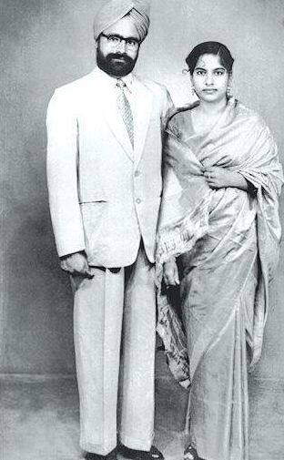 ਇਸ ਤੋਂ ਬਾਅਦ ਸਾਲ 1971 ‘ਚ ਉਨ੍ਹਾਂ ਨੇ ਵਣਜ ਮੰਤਰਾਲਾ ‘ਚ ਆਰਥਿਕ ਸਲਾਹਕਾਰ ਦੇ ਤੌਰ ‘ਤੇ ਕੰਮ ਕੀਤਾ। ਇਸ ਤੋਂ ਬਾਅਦ ਵਿੱਤ ਮੰਤਰਾਲਾ ‘ਚ ਵੀ ਆਰਥਿਕ ਸਲਾਹਕਾਰ ਰਹੇ। ਡਾ. ਮਨਮੋਹਨ ਸਿੰਘ ਨੇ ਆਪਣੀ ਜ਼ਿੰਦਗੀ ‘ਚ ਵਿੱਤ ਮੰਤਰਾਲਾ ਦੇ ਸਕੱਤਰ, ਯੋਜਨਾ ਵਿਭਾਗ ਦੇ ਉਪ ਪ੍ਰਧਾਨ, ਆਰਬੀਆਰ ਦੇ ਪ੍ਰਧਾਨ, ਪੀਐਮ ਦੇ ਸਲਾਹਕਾਰ ਦੇ ਤੌਰ ‘ਤੇ ਵੀ ਕੰਮ ਕੀਤਾ।