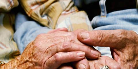 husband-and-wife-meets-after-36-years-at-a-old-age-home 36 ਸਾਲ ਬਾਅਦ ਬਿਰਧ ਆਸ਼ਰਮ ‘ਚ ਮਿਲੇ ਪਤੀ-ਪਤਨੀ ਨੇ ਇੰਜ ਜਤਾਈ ਖੁਸ਼ੀ