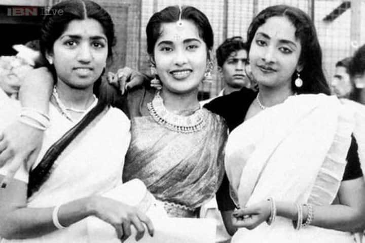 ਲਤਾ ਆਪਣੇ ਖਾਣੇ ‘ਚ ਖੂਬ ਮਿਰਚ ਖਾਦੀ ਸੀ। ਉਹ ਇੱਕ ਵਾਰ ਦੇ ਖਾਣੇ ‘ਚ ਕਰੀਬ 12 ਮਿਰਚ ਖਾ ਜਾਂਦੀ ਸੀ। ਇਸ ਦੇ ਨਾਲ ਹੀ ਚਹਿਰੀ ਦੀ ਕਸਰਤ ਲਈ ਲਤਾ ਜੀ ਕਾਫੀ ਜ਼ਿਆਦਾ ਚਿੰਗਮ ਖਾਦੀ ਹੈ।