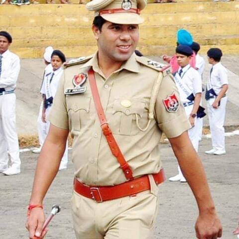 ਫਿਰ ਦਾਗ਼ਦਾਰ ਹੋਈ ਪੰਜਾਬ ਪੁਲਿਸ, ਨਾਕਾ ਲਾ ਕੇ SHO ਨੇ ਹੜੱਪਿਆ ਕਰੀਬ 2.5 ਕਿੱਲੋ ਸੋਨਾ ਫਿਰ ਦਾਗ਼ਦਾਰ ਹੋਈ ਪੰਜਾਬ ਪੁਲਿਸ, ਨਾਕਾ ਲਾ ਕੇ SHO ਨੇ ਹੜੱਪਿਆ ਕਰੀਬ 2.5 ਕਿੱਲੋ ਸੋਨਾ