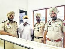 ਕਾਰ \'ਤੇ ਜੌਨਡੀਅਰ ਟਰੈਕਟਰ ਦਾ ਨੰਬਰ ਲਾ ਕੇ ਘੁੰਮ ਰਿਹਾ ਸੀ ਪੰਜਾਬੀ, ਹੋਈ ਜੇਲ੍ਹ