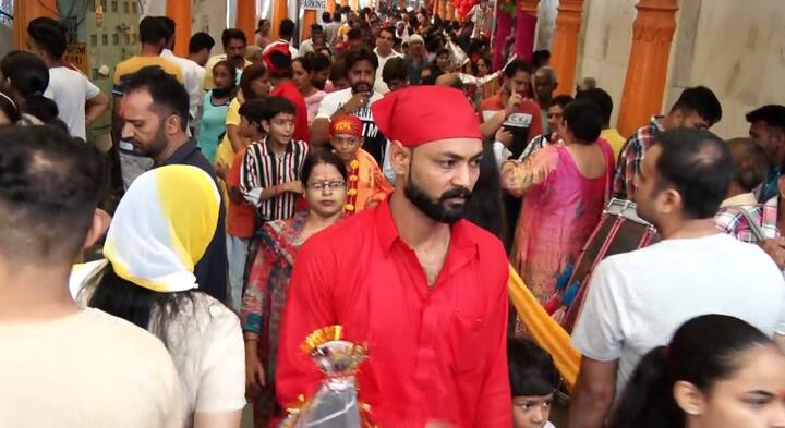 ਇਸ ਮੇਲੇ ਵਿੱਚ ਨਵਜੰਮੇ ਬੱਚੇ ਤੋਂ ਲੈ ਕੇ ਨੌਜਵਾਨ ਤਕ ਲੰਗੂਰ ਬਣਦੇ ਹਨ ਤੇ ਪੂਰੇ ਦਸ ਦਿਨ ਤਕ ਬ੍ਰਹਮਚਾਰ ਵਰਤ ਨਾਲ ਦਿਨ ਕੱਟਦੇ ਹਨ।