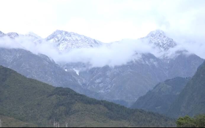 ਲਗਾਤਾਰ ਦੋ ਦਿਨਾਂ ਤੋਂ ਖਰਾਬ ਮੌਸਮ ਦੇ ਚੱਲਦਿਆਂ ਧਰਮਸ਼ਾਲਾ ਤੇ ਆਸਪਾਸ ਦੇ ਇਲਾਕਿਆਂ ਵਿੱਚ ਠੰਢ ਵਧਣ ਲੱਗੀ ਹੈ।