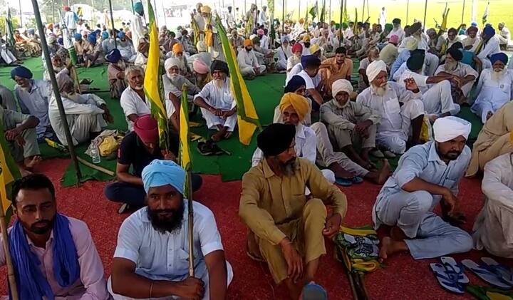 ਚੰਡੀਗੜ੍ਹ: ਭਾਰਤੀ ਕਿਸਾਨ ਯੂਨੀਅਨ ਦੇ ਲੀਡਰ ਮਨਜੀਤ ਸਿੰਘ ਧਨੇਰ ਨੂੰ ਉਮਰ ਕੈਦ ਦੀ ਸਜ਼ਾ ਤਹਿਤ ਜੇਲ੍ਹ ਭੇਜਣ ਮਗਰੋਂ ਐਕਸ਼ਨ ਕਮੇਟੀ ਵੱਲੋਂ ਬਰਨਾਲਾ ਸਬ ਜੇਲ੍ਹ ਦੇ ਸਾਹਮਣੇ ਅਣਮਿੱਥੇ ਸਮੇਂ ਲਈ ਧਰਨਾ ਲਾਇਆ ਗਿਆ ਹੈ। 