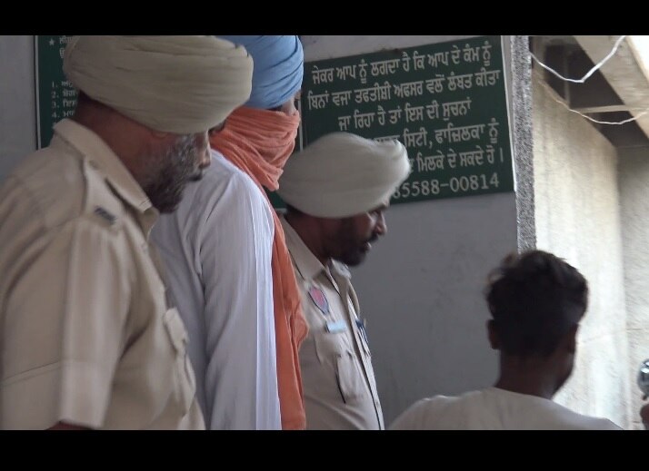 FAZILKA POLICE ARRESTED CONSTABLE WITH 10 GM HEROIN  ਫਿਰ ਦਾਗਦਾਰ ਹੋਈ ਵਰਦੀ, ਹੈਰੋਇਨ ਨਾਲ ਫੜਿਆ ਗਿਆ ਪੁਲਿਸ ਦਾ ਆਪਣਾ ਮੁਲਾਜ਼ਮ