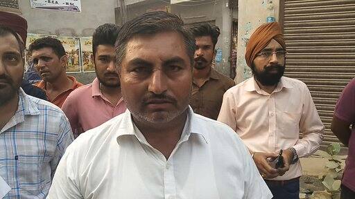 ਜਿੱਥੇ ਇਕ ਪਾਸੇ ਪੂਰੇ ਪੰਜਾਬ ਦੇ ਵਿੱਚ ਜ਼ਿਮਨੀ ਚੋਣ ਅਖਾੜਾ ਪੂਰੀ ਤਰ੍ਹਾਂ ਭਖਿਆ ਹੋਇਆ ਉੱਥੇ ਜਲਾਲਾਬਾਦ ਵਿੱਚ ਸਰਕਾਰ ਤੇ ਪ੍ਰਸ਼ਾਸਨ ਤੋਂ ਨਾਰਾਜ਼ ਹੋ ਕੇ ਦੋ ਮੁਹੱਲਿਆਂ ਦੇ ਲੋਕਾਂ ਨੇ ਜ਼ਿਮਨੀ ਚੋਣਾਂ ਦਾ ਬਾਈਕਾਟ ਕਰ ਦਿੱਤਾ ਹੈ।