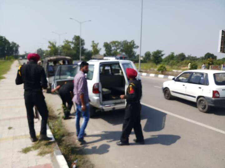 ਜਾਣਕਾਰੀ ਮੁਤਾਬਕ ਅੰਮ੍ਰਿਤਸਰ ਦਾ ਗੁਰੂ ਰਾਮਦਾਸ ਏਅਰਪੋਰਟ ਅੱਤਵਾਦੀਆਂ ਦੇ ਨਿਸ਼ਾਨੇ ‘ਤੇ ਹੈ। ਪਾਕਿਸਤਾਨ ਪੰਜਾਬ ਦਾ ਮਾਹੌਲ ਖ਼ਰਾਬ ਕਰਨ ਦੀਆਂ ਕੋਸ਼ਿਸ਼ਾਂ ਕਰ ਰਿਹਾ ਹੈ।