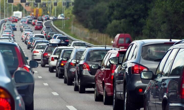 ਜਾਮ ਤੋਂ ਬਚੋ: ਜੇ ਤੁਸੀਂ ਜਾਮ ਵਾਲੇ ਰਾਹ ਥਾਣੀਂ ਨਹੀਂ ਜਾਓਗੇ ਤਾਂ ਸਮਾਂ ਵੀ ਘੱਟ ਲੱਗੇਗਾ ਤੇ ਇੰਝਣ ਵੀ ਘੱਟ ਸਮੇਂ ਤਕ ਚੱਲੇਗਾ। ਕਿਉਂਕਿ ਜਦੋਂ ਕਾਰ ਜ਼ਰੂਰਤ ਤੋਂ ਜ਼ਿਆਦਾ ਹੋਲ਼ੀ ਗਤੀ ਨਾਲ ਚੱਲਦੀ ਹੈ ਤਾਂ ਤੇਲ ਦੀ ਖਪਤ ਜ਼ਿਆਦਾ ਹੁੰਦੀ ਹੈ।