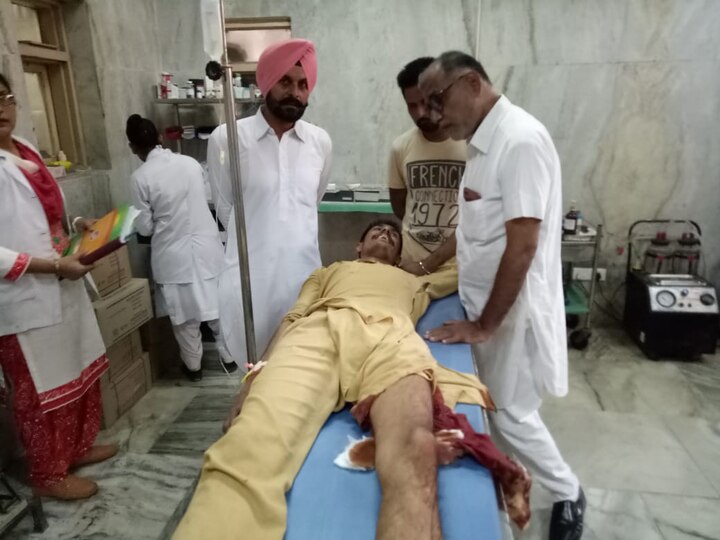 Akali Deputy Mayor shoot congress supporter in moga ਮੋਗਾ 'ਚ ਅਕਾਲੀ ਡਿਪਟੀ ਮੇਅਰ ਨੇ ਮਾਰੀ ਕਾਂਗਰਸੀ ਨੂੰ ਗੋਲੀ