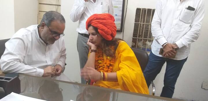 ਟਿੱਕ-ਟੌਕ ‘ਤੇ ਵੀਡੀਓ ਪਾਉਣ ਵਾਲੀ ਸੋਨਾਲੀ ਦੇ ਫੌਲੋਅਰਸ ਦੀ ਗਿਣਤੀ ਵੀ ਲਗਾਤਾਰ ਵਧਦੀ ਹੀ ਜਾ ਰਹੀ ਹੈ। ਉਸ ਦੀਆਂ ਵੀਡੀਓਜ਼ ਤੇਜ਼ੀ ਨਾਲ ਵਾਇਰਲ ਹੋ ਰਹੀਆਂ ਹਨ।