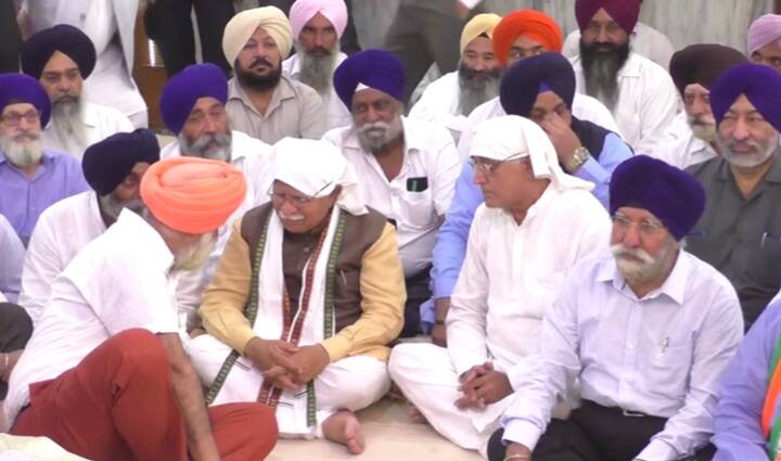 ਉਨ੍ਹਾਂ ਵਰਕਰਾਂ ਨੂੰ ਕਿਹਾ ਕਿ ਅਸੀਂ ਮਨੋਹਰ ਲਾਲ ਬਣ ਕੇ ਚੋਣ ਪ੍ਰਚਾਰ ਕਰਾਂਗੇ ਤੇ ਤੁਸੀਂ ਹਰਿਆਣਾ ਦੀ ਕਮਾਨ ਸੰਭਾਲੋ।