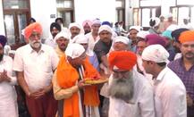 ਮੁੱਖ ਮੰਤਰੀ ਖੱਟਰ ਨੇ ਸ਼ੁਰੂ ਕੀਤਾ ਚੋਣ ਪ੍ਰਚਾਰ, ਗੁਰਦੁਆਰੇ ਮੱਥਾ ਟੇਕ ਕਰਾਈ ਅਰਦਾਸ