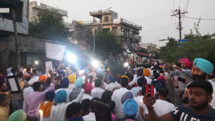ਇਸ ਦੌਰਾਨ ਬਿਕਰਮ ਮਜੀਠੀਆ ਨੇ ਨਵਜੋਤ ਸਿੰਘ ਸਿੱਧੂ, ਉਨ੍ਹਾਂ ਦੀ ਪਤਨੀ ਤੇ ਕੌਂਸਲਰ ਸੌਰਵ ਮਦਾਨ ਮਿੱਠੂ ਦੇ ਉੱਪਰ ਪੀੜਤਾਂ ਦੀ ਸਾਰ ਨਾ ਲੈਣ ਦੇ ਦੋਸ਼ ਲਾਏ।