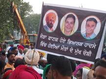 ਦੁਸ਼ਹਿਰੇ \'ਤੇ ਅੰਮ੍ਰਿਤਸਰ \'ਚ ਗਈਆਂ ਸੀ 60 ਜਾਨਾਂ, ਮਜੀਠੀਆ ਦੀ ਅਗਵਾਈ \'ਚ ਕੈਂਡਲ ਮਾਰਚ