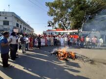 ਰਾਵਣ, ਮੇਘਨਾਥ, ਕੁੰਭਕਰਨ  ਦੀ ਥਾਂ ਕੈਪਟਨ, ਸਿੰਗਲਾ ਤੇ ਬਾਦਲ ਦਾ ਪੁਤਲਾ ਫੂਕਿਆ