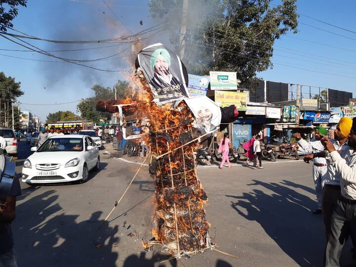 ਦੁਸਹਿਰੇ ਮੌਕੇ ਸਰਕਾਰ ਵਿਰੁੱਧ ਭੜਾਸ ਕੱਢਦਿਆਂ ਯੂਨੀਅਨ ਦੇ ਸੂਬਾ ਪ੍ਰਧਾਨ ਸੁਖਵਿੰਦਰ ਸਿੰਘ ਢਿੱਲਵਾਂ ਨੇ ਕਿਹਾ ਕਿ ਪੱਕੇ ਮੋਰਚੇ ਨੂੰ ਪੂਰਾ ਮਹੀਨਾ ਬੀਤ ਜਾਣ ਦੇ ਬਾਵਜੂਦ ਮੰਗਾਂ ਪ੍ਰਤੀ ਪੰਜਾਬ ਸਰਕਾਰ ਨੇ ਕੋਈ ਹੱਲ ਨਹੀਂ ਕੀਤਾ।