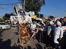 ਰਾਵਣ, ਮੇਘਨਾਥ, ਕੁੰਭਕਰਨ  ਦੀ ਥਾਂ ਕੈਪਟਨ, ਸਿੰਗਲਾ ਤੇ ਬਾਦਲ ਦਾ ਪੁਤਲਾ ਫੂਕਿਆ