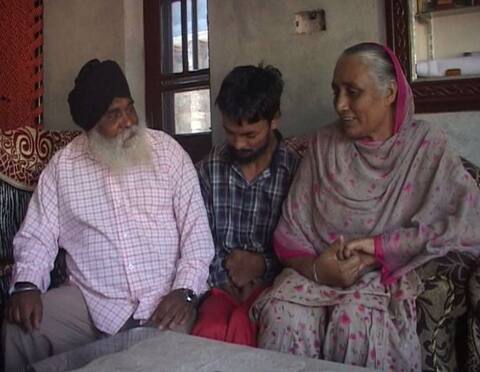 ਸਤਿੰਦਰ ਸਰਤਾਜ ਦੇ ਗਾਣੇ ਰਾਹੀਂ ਮਿਲਿਆ ਲਾਪਤਾ ਬੰਦਾ ਸਤਿੰਦਰ ਸਰਤਾਜ ਦੇ ਗਾਣੇ ਰਾਹੀਂ ਮਿਲਿਆ ਲਾਪਤਾ ਬੰਦਾ