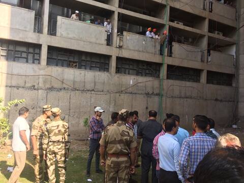 ਮੁਲਾਜ਼ਮ ਨੇ ਪੰਜਾਬ ਸਕੱਤਰੇਤ ਦੀ 7ਵੀਂ ਮੰਜ਼ਲ ਤੋਂ ਮਾਰੀ ਛਾਲ, ਮੌਤ ਮੁਲਾਜ਼ਮ ਨੇ ਪੰਜਾਬ ਸਕੱਤਰੇਤ ਦੀ 7ਵੀਂ ਮੰਜ਼ਲ ਤੋਂ ਮਾਰੀ ਛਾਲ, ਮੌਤ