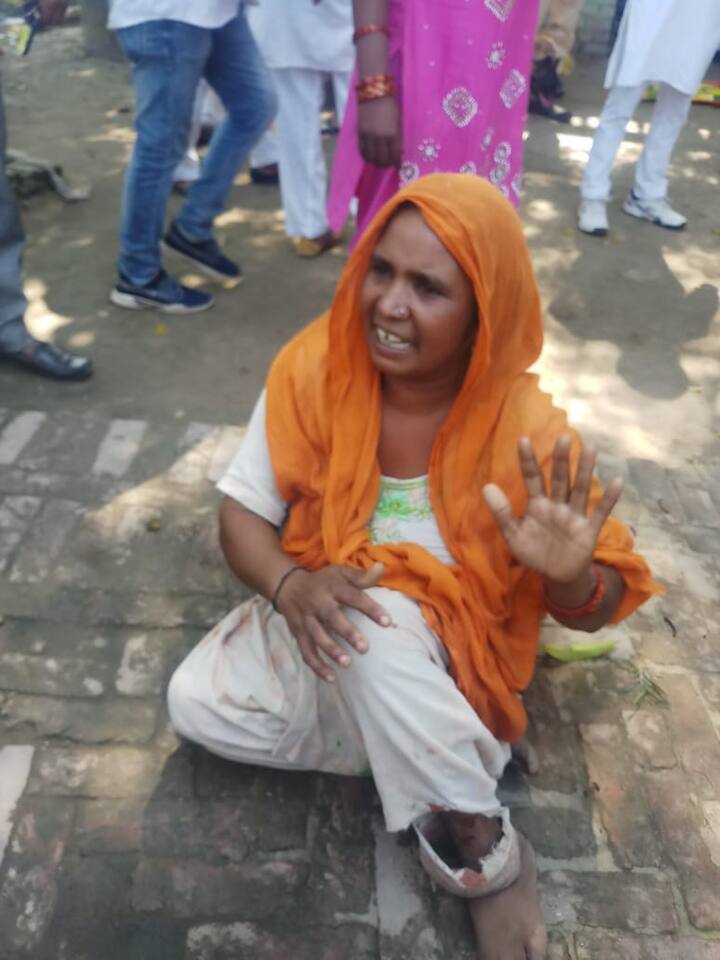 ਇਸ ਕਰਕੇ ਮਾਈਨਿੰਗ ਕਰਨ ਵਾਲਿਆਂ ਨੇ ਪਰਿਵਾਰ ਨੂੰ ਨੁਕਸਾਨ ਪਹੁੰਚਾਉਣ ਦੀ ਕੋਸ਼ਿਸ਼ ਕੀਤੀ। ਹਮਲੇ ਵਿੱਚ ਪਰਿਵਾਰ ਦੀ ਇੱਕ ਮਹਿਲਾ ਜ਼ਖ਼ਮੀ ਹੋਈ ਹੈ। ਹਮਲਾਵਰਾਂ ਨੇ ਇਸ ਦੌਰਾਨ ਘਰ 'ਚ ਭੰਨ੍ਹਤੋੜ ਵੀ ਕੀਤੀ ਹੈ।