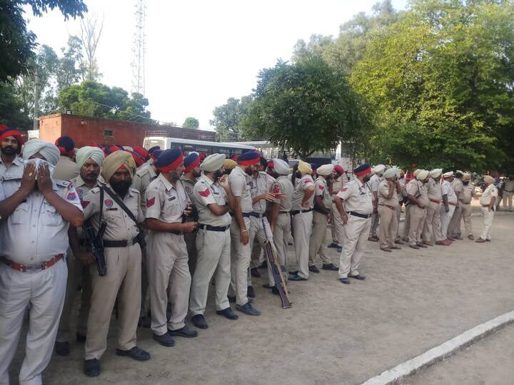 ਹਾਲਾਂਕਿ ਪੰਜਾਬ ਸਰਕਾਰ ਵੱਲੋਂ ਜੋ ਪੱਤਰ ਜਾਰੀ ਕੀਤਾ ਗਿਆ ਸੀ, ਉਸ ਵਿੱਚ ਸਰਚ ਆਪਰੇਸ਼ਨ ਕੀਤੇ ਜਾਣ ਦੀ ਗੱਲ ਕਹੀ ਸੀ ਪਰ ਫਿਲਹਾਲ ਅਜੇ ਤੱਕ ਸਰਚ ਆਪ੍ਰੇਸ਼ਨ ਦੇ ਕੋਈ ਵੀ ਆਰਡਰ ਨਹੀਂ ਮਿਲੇ। ਪੁਲਿਸ ਨੂੰ ਬਟਾਲਾ ਦੀ ਪੁਲਿਸ ਲਾਈਨ ਦੇ ਵਿੱਚ ਇੱਕ ਜਗ੍ਹਾ 'ਤੇ ਰੱਖਿਆ ਗਿਆ ਹੈ। ਅਗਲੇ ਦੋ ਦਿਨ ਪੁਲਿਸ ਇਨ੍ਹਾਂ ਜ਼ਿਲ੍ਹਿਆਂ ਦੇ ਵਿੱਚ ਰਹਿ ਸਕਦੀ ਹੈ।