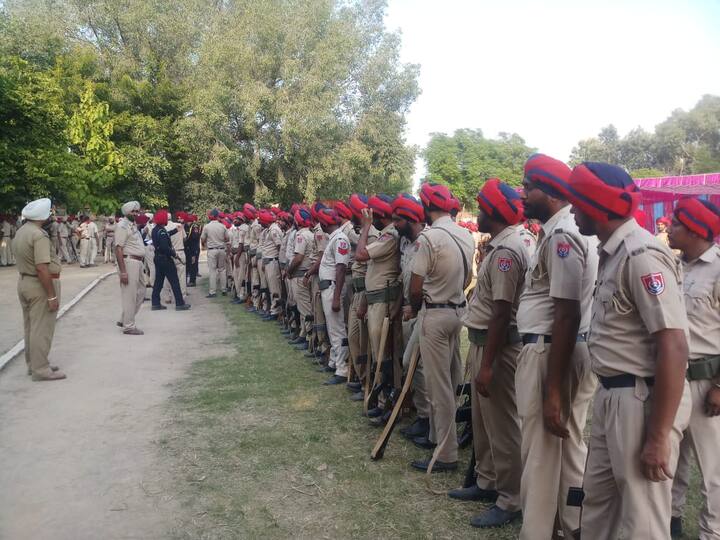 ਬਾਰਡਰ ਜ਼ੋਨ ਦੇ ਆਈਜੀ ਐੱਸਪੀਐੱਸ ਪਰਮਾਰ ਨੇ ਕਿਹਾ ਕਿ ਪੁਲਿਸ ਵਿੱਚ ਇਹ ਆਮ ਗੱਲ ਹੈ। ਇਹ ਚੌਕਸੀ ਪੂਰੇ ਪੰਜਾਬ ਵਿੱਚ ਹੀ ਰੱਖੀ ਜਾ ਰਹੀ ਹੈ। ਉਨ੍ਹਾਂ ਨੇ ਬਾਰਡਰ ਜ਼ੋਨ ਵਿੱਚ ਕਿਸੇ ਕਿਸਮ ਦੀ ਸੂਚਨਾ ਆਉਣ ਦੀ ਗੱਲ ਤੋਂ ਇਨਕਾਰ ਕੀਤਾ ਅਤੇ ਗੱਲ ਨੂੰ ਟਾਲਦਿਆਂ ਕਿਹਾ ਕਿ ਪੁਲਿਸ ਆਪਣਾ ਕੰਮ ਕਰ ਰਹੀ ਹੈ।