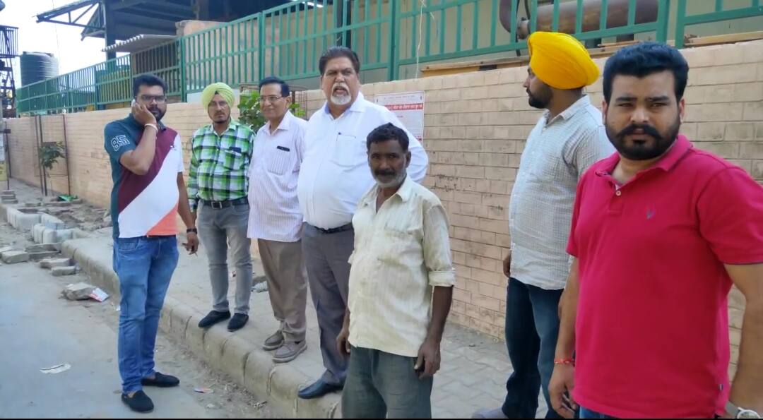 Four lakhs were looted in Bathinda thrown pepper in eyes ਅੱਖਾਂ 'ਚ ਮਿਰਚਾਂ ਪਾ ਬਠਿੰਡੇ 'ਚੋਂ ਚਾਰ ਲੱਖ ਰੁਪਏ ਲੁੱਟੇ