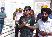 ਧੀ ਨਾਲ ਸ੍ਰੀ ਹਰਿਮੰਦਰ ਸਾਹਿਬ ਮੱਥਾ ਟੇਕਣ ਪੁੱਜੇ ਜੈਜ਼ੀ ਬੀ