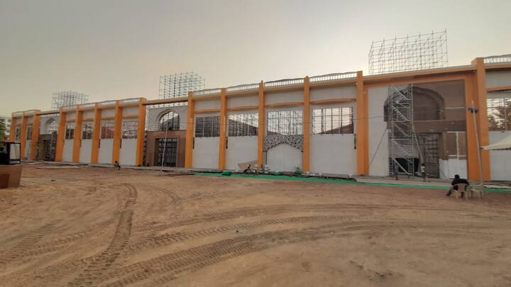 ਇਸ ਮੌਕੇ ਕੋਈ ਸਿਆਸੀ ਸਟੇਜ ਨਹੀਂ ਹੋਵੇਗੀ। ਕਿਉਂਕਿ ਗੁਰਦੁਆਰਾ ਬੇਰ ਸਾਹਿਬ 'ਚ ਇੰਨੀ ਥਾਂ ਨਹੀਂ, ਇਸੇ ਲਈ ਬਾਹਰ ਪ੍ਰੋਗਰਾਮ ਕਰਵਾਇਆ ਜਾ ਰਿਹਾ ਹੈ।