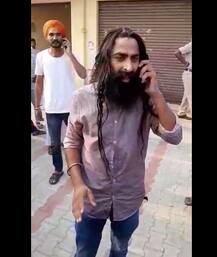 ਕੈਪਟਨ ਦੇ ਦਫ਼ਤਰ ਬਾਹਰ ਭਾਰਤ ਭੂਸ਼ਣ ਆਸ਼ੂ ਨਾਲ ਭਿੜਿਆ ਕਾਂਗਰਸੀ ਵਰਕਰ, ਝੜਪ ਦੌਰਾਨ ਵਰਕਰ ਦੀ ਲੱਥੀ ਪੱਗ