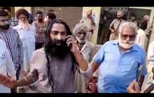 ਕੈਪਟਨ ਦੇ ਦਫ਼ਤਰ ਬਾਹਰ ਭਾਰਤ ਭੂਸ਼ਣ ਆਸ਼ੂ ਨਾਲ ਭਿੜਿਆ ਕਾਂਗਰਸੀ ਵਰਕਰ, ਝੜਪ ਦੌਰਾਨ ਵਰਕਰ ਦੀ ਲੱਥੀ ਪੱਗ