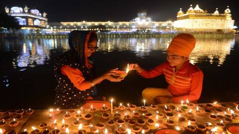 ਸ੍ਰੀ ਗੁਰੂ ਰਾਮਦਾਸ ਜੀ ਦੇ ਪ੍ਰਕਾਸ਼ ਪੁਰਬ ਮੌਕੇ ਅਲੌਕਿਕ ਦ੍ਰਿਸ਼ ਪੇਸ਼ ਕਰਨਗੇ ਦੇਸੀ ਘਿਉ ਦੇ 1 ਲੱਖ ਦੀਵੇ ਸ੍ਰੀ ਗੁਰੂ ਰਾਮਦਾਸ ਜੀ ਦੇ ਪ੍ਰਕਾਸ਼ ਪੁਰਬ ਮੌਕੇ ਅਲੌਕਿਕ ਦ੍ਰਿਸ਼ ਪੇਸ਼ ਕਰਨਗੇ ਦੇਸੀ ਘਿਉ ਦੇ 1 ਲੱਖ ਦੀਵੇ