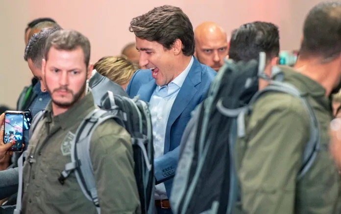 Trudeau wears bulletproof vest after security threat delays campaign rally ਕੈਨੇਡਾ ਚੋਣ ਦੰਗਲ: ਚੋਣ ਪ੍ਰਚਾਰ ਦੌਰਾਨ ਟਰੂਡੋ ਨੂੰ ਆਖ਼ਰ ਕਿਉਂ ਪਾਉਣੀ ਪਈ ਬੁਲਿਟ ਪਰੂਫ਼ ਜੈਕੇਟ