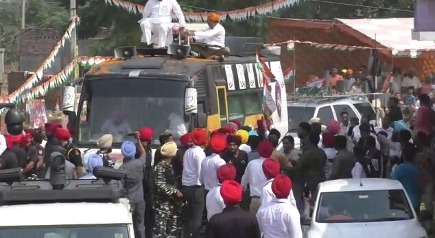 ਇਸ ਦੇ ਨਾਲ ਹੀ ਮੁੱਖ ਮੰਤਰੀ ਕੈਪਟਨ ਅਮਰਿੰਦਰ ਸਿੰਘ ਨੇ ਸਪਸ਼ਟ ਕੀਤਾ ਕਿ ਉਹ ਪਾਕਿਸਤਾਨ ਨਹੀਂ ਜਾਣਗੇ। 