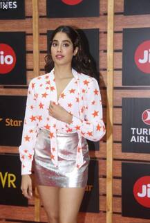 ਇੱਕ ਤੋਂ ਵੱਧ ਇੱਕ ਬੋਲਡ ਅੰਦਾਜ਼ ‘ਚ ਪਹੁੰਚੀ ਜਾਨ੍ਹਵੀ ਤੇ ਅਨੰਨਿਆ ਪਾਂਡੇ, ਵੇਖੋ ਤਾਵੀਰਾਂ