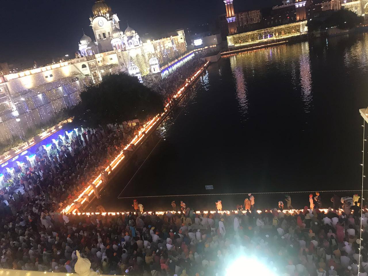 ਸ੍ਰੀ ਗੁਰੂ ਰਾਮਦਾਸ ਜੀ ਦੇ ਪ੍ਰਕਾਸ਼ ਪੁਰਬ ਮੌਕੇ ਦੀਪਮਾਲਾ ਤੇ ਆਤਿਸ਼ਬਾਜੀ ਦੇ ਅਲੋਕਿਕ ਦ੍ਰਿਸ਼