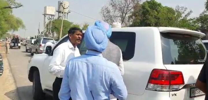 ਅੱਜਕੱਲ੍ਹ ਪੰਜਾਬ ਦੇ ਮੁੱਖ ਮੰਤਰੀ ਕੈਪਟਨ ਅਮਰਿੰਦਰ ਸਿੰਘ ਸੁਰਖੀਆਂ ‘ਚ ਹਨ। ਕਦੇ ਆਪਣੇ ਕਿਸੇ ਬਿਆਨ ਤੇ ਆਪਣੇ ਨਾਲ ਹੋਈ ਕਿਸੇ ਘਟਨਾ ਨਾਲ ਤਾਂ ਕਦੇ ਆਪਣੇ ਮੰਤਰੀਆਂ ਤੇ ਆਪਣੇ ਨਾਲ ਜੁੜੇ ਲੋਕਾਂ ਕਰਕੇ।