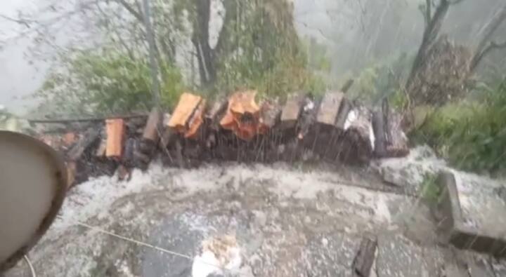 ਤਕਰੀਬਨ ਇੱਕ ਘੰਟਾ ਹੋਈ ਗੜ੍ਹੇਮਾਰੀ ਨੇ ਸਰਦੀ ਵਧਾ ਦਿੱਤੀ ਹੈ।